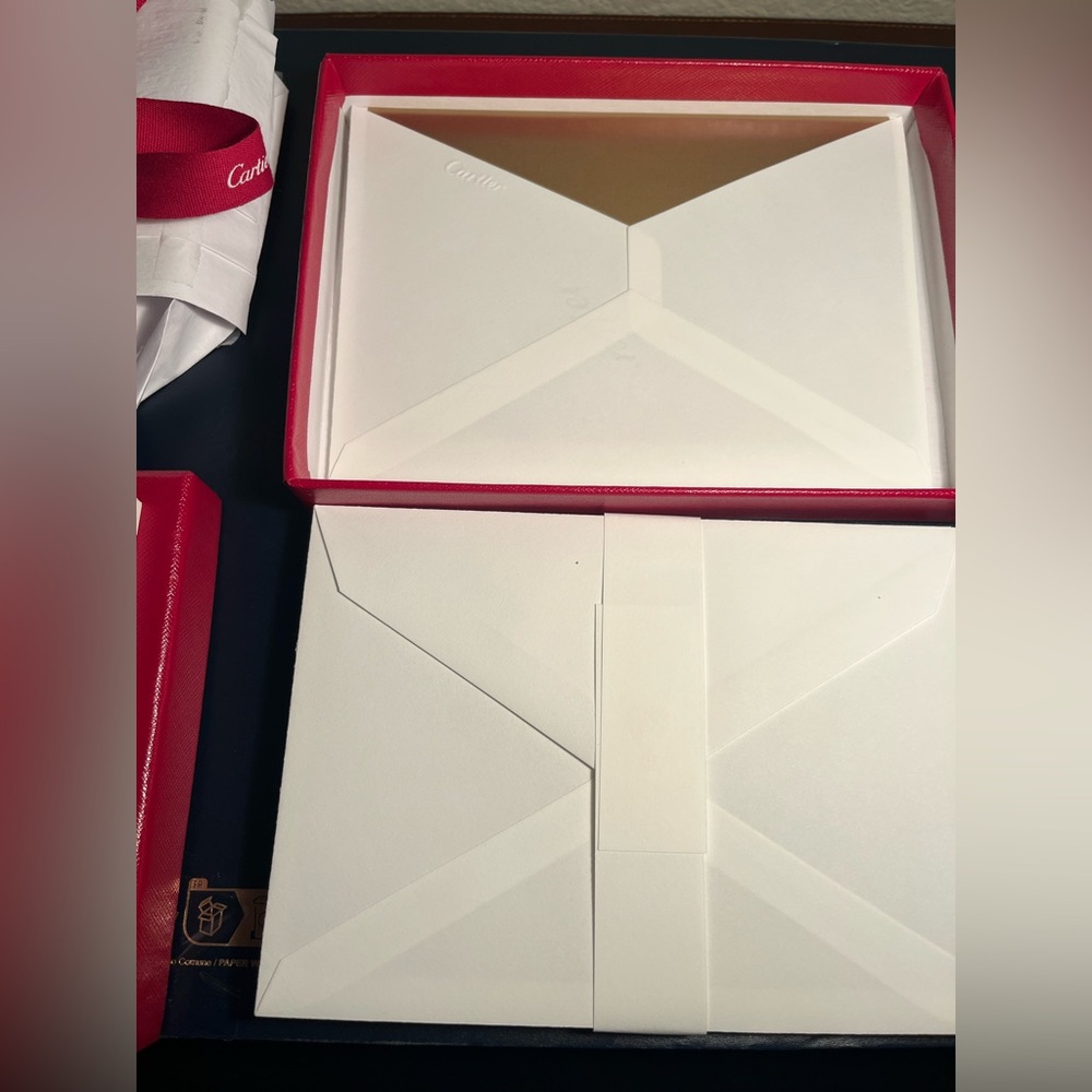 Cartier Red and White Stationery Set with Eiffel Tower Motif Never used ๐๐๐๐ - Picture 6 of 8